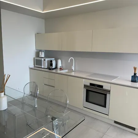 Terrazza Colombo - White And Gold Apartament