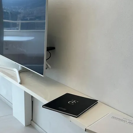 Terrazza Colombo - White And Gold *